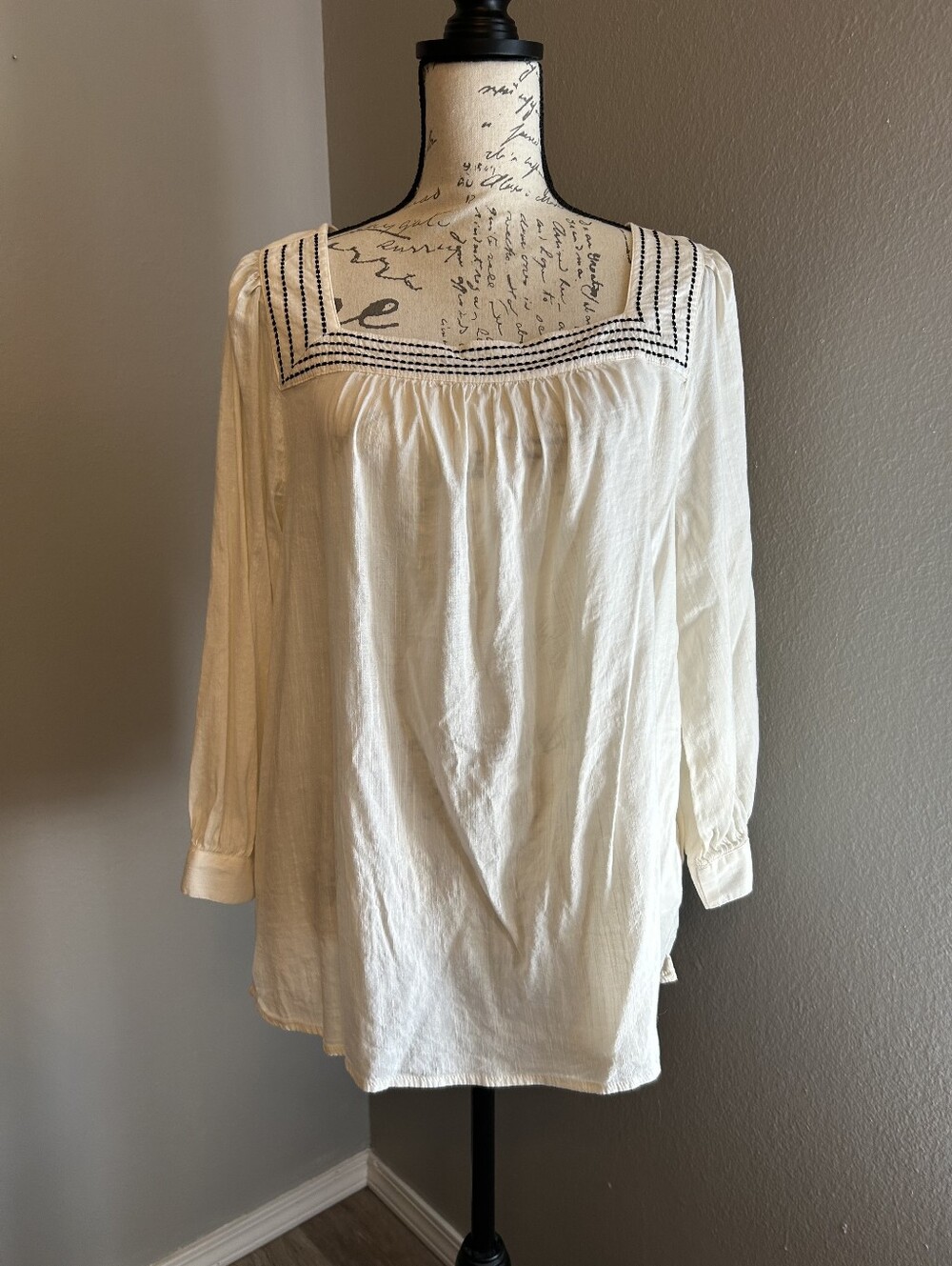 Old Navy XL Embroidered Square Neck Blouse